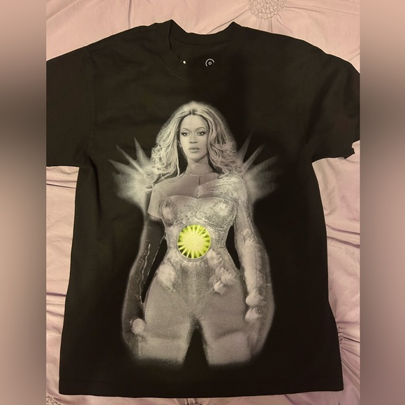 EXCLUSIVE BEYONCÉ RENAISSANCE TORONTO FLAGSHIP TSHIRT WE SHUT THE CITY DOWN - Picture 5 of 8